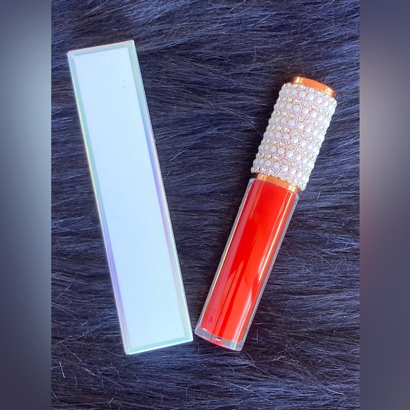 Red Lipgloss - Picture 2 of 3